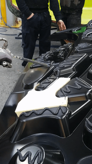 Applying methyl methacrylate to plastic surface